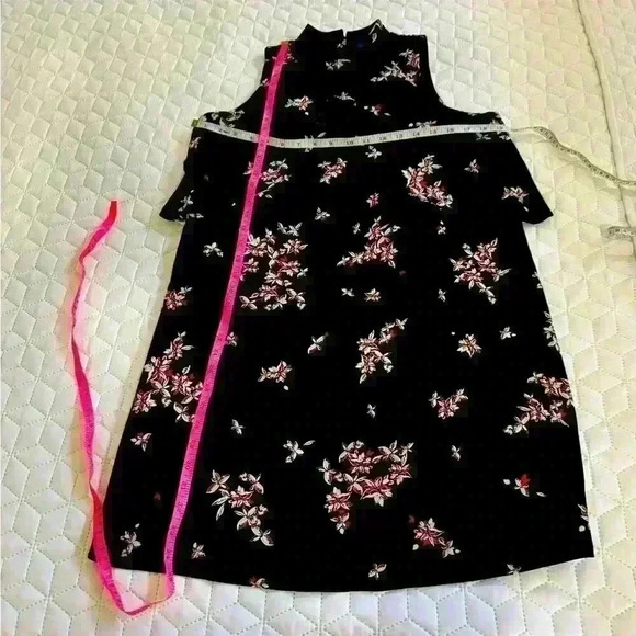 Apt‎ 9 Dress Size Large  Black Floral With Ruffle Detail -Size Small - Picture 1 of 4